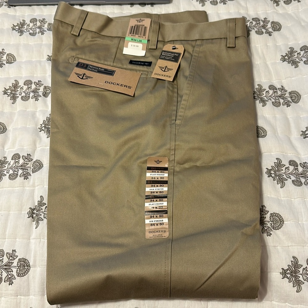 NWT Dockers Signature Flat Front Khaki 34x30